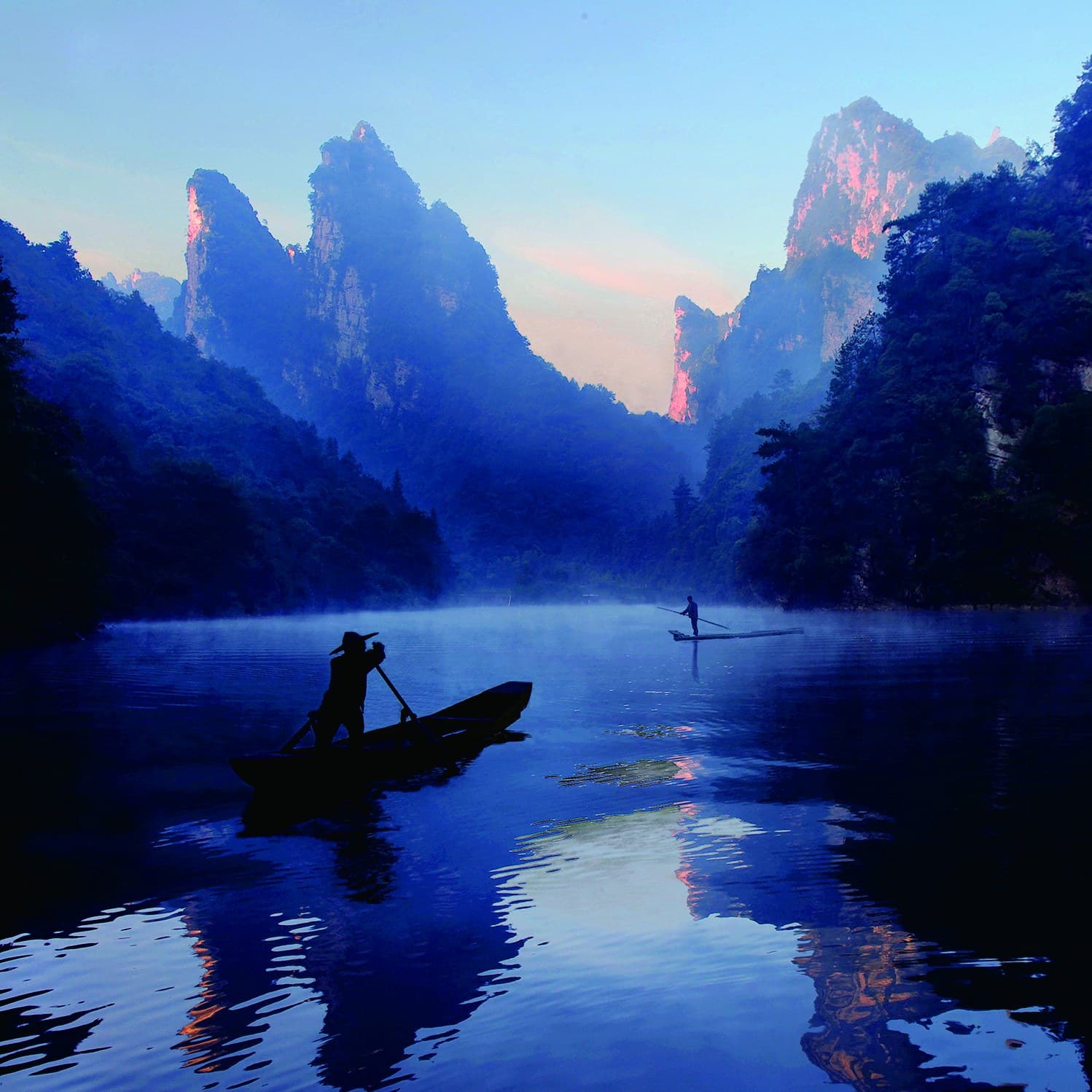 Official Baofeng Lake photograph with boats crossing reflective misty water
