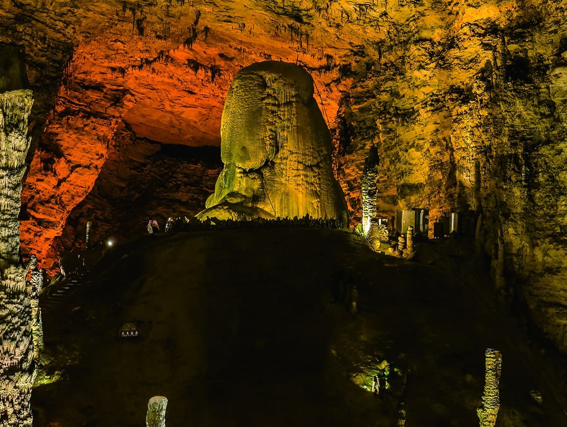 Dragon King's Throne formation inside Yellow Dragon Cave