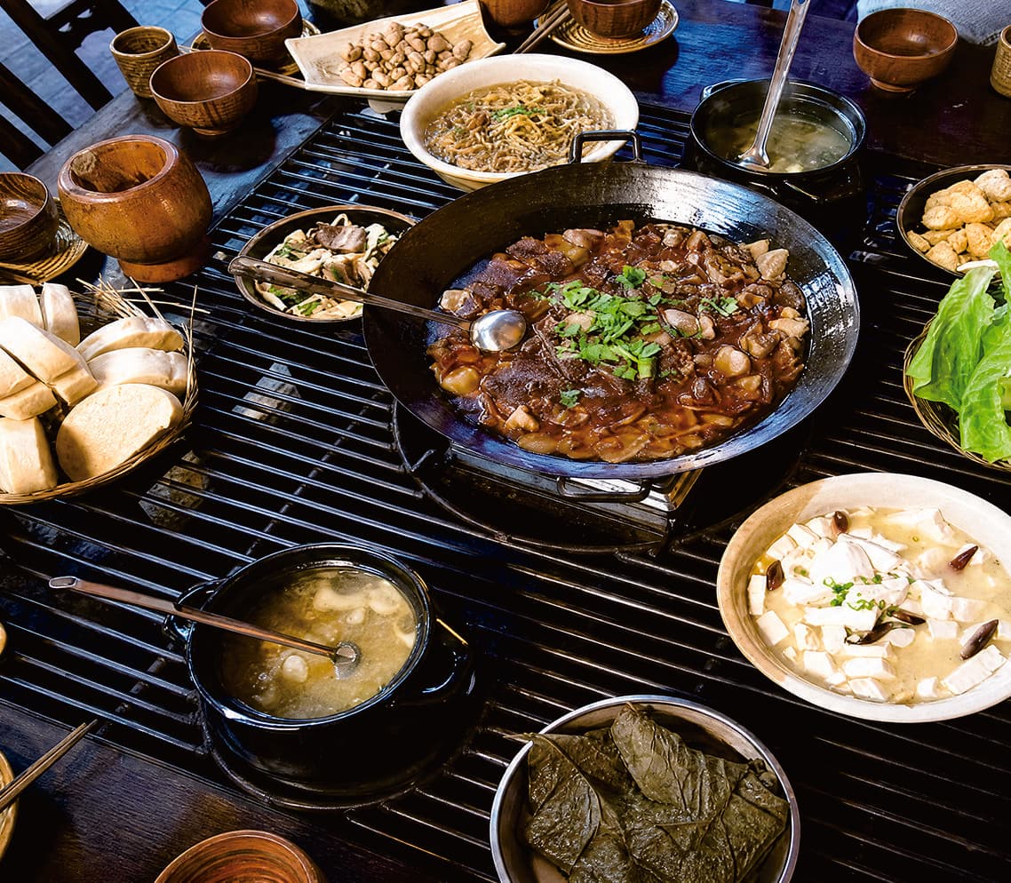A richly layered Tujia park stew in the official Tour Guide Manual.